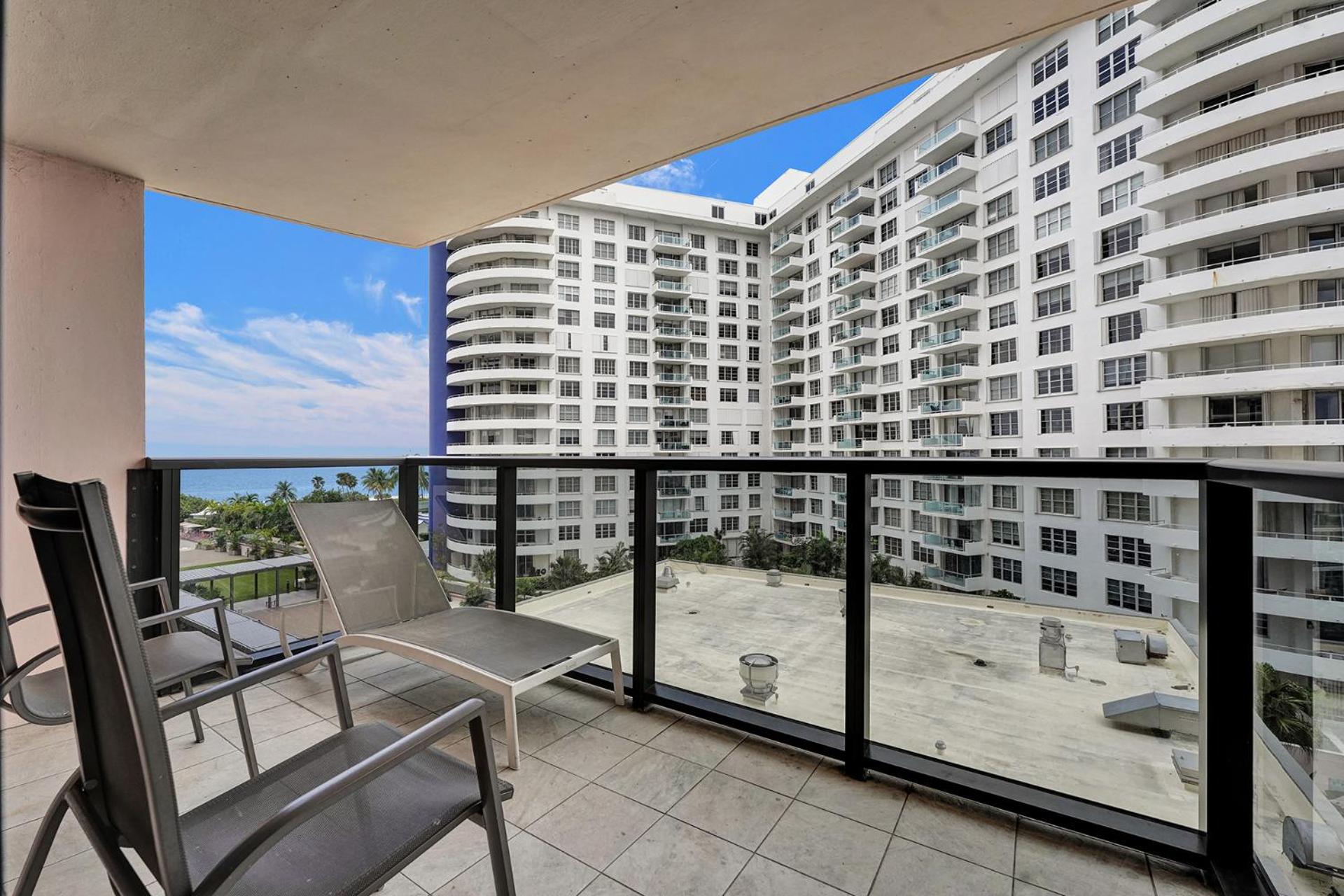 Cozy Miami Beach Condo Beach Service 717 view 4