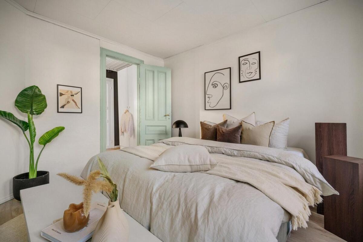 Cozy Hideaway with Private Balcony and Self Check In