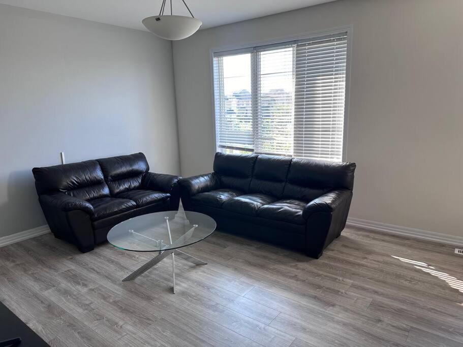 4 Bedroom Townhouse in Oakville