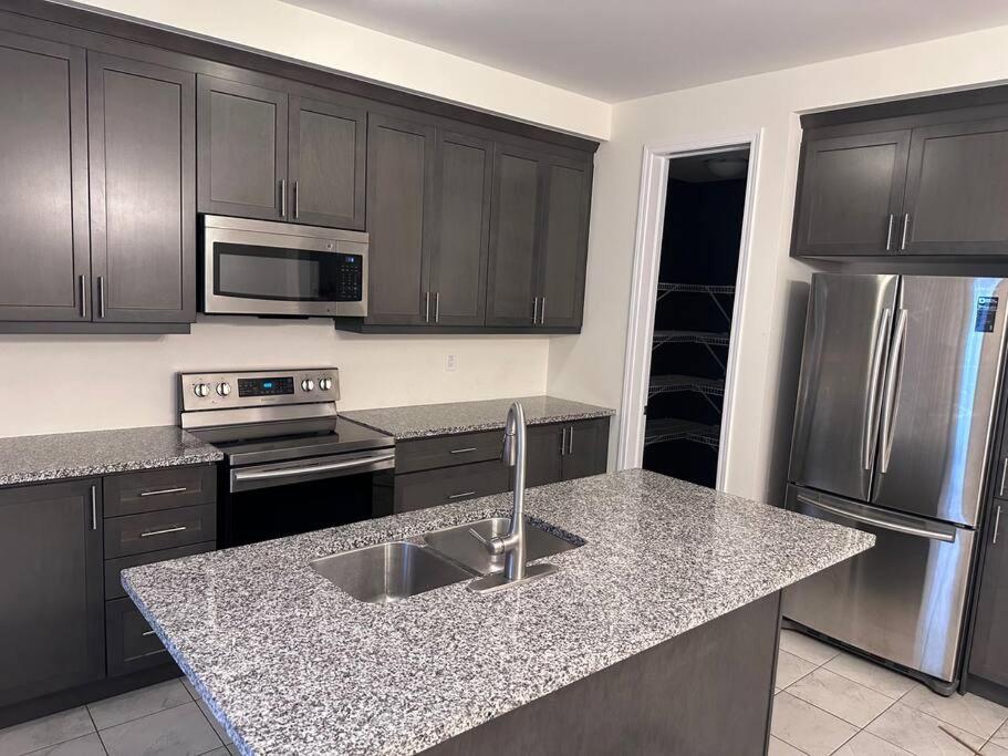 4 Bedroom Townhouse in Oakville