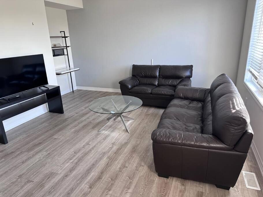 4 Bedroom Townhouse in Oakville
