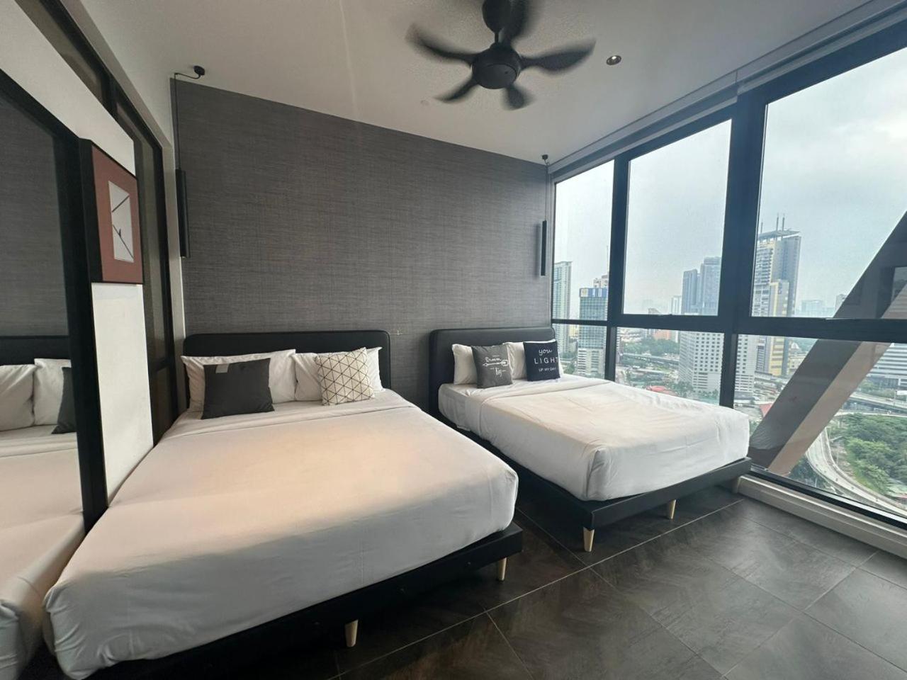 Scarletz Suites KLCC Twin Tower Infinity Pool by One39 KL