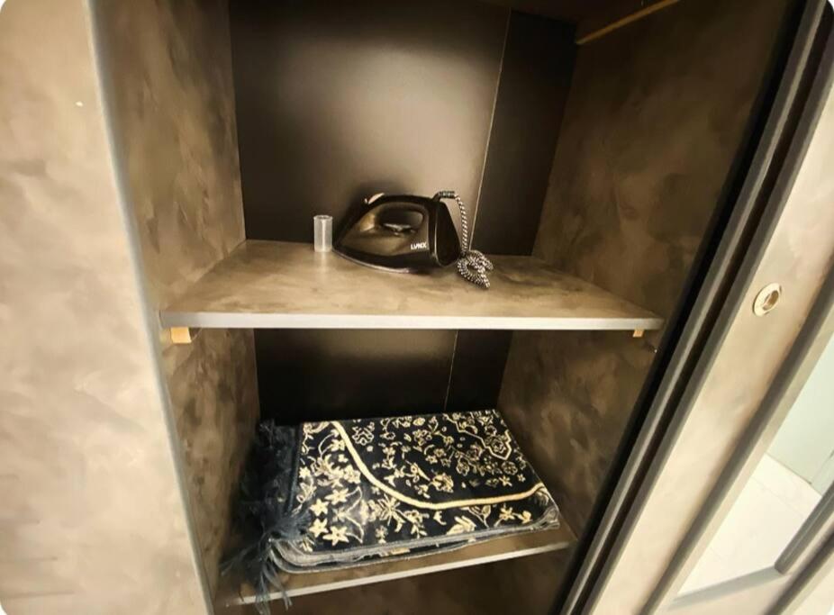 Luxury 1 BR Boulevard world 10 Min Nearby