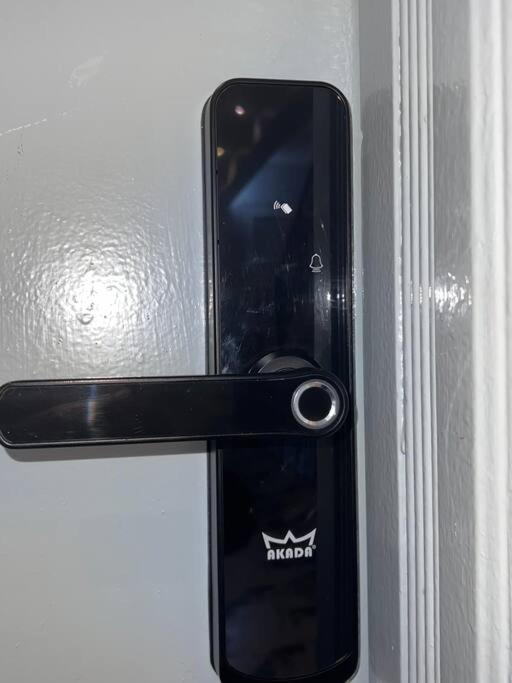 Luxury 1 BR Boulevard world 10 Min Nearby