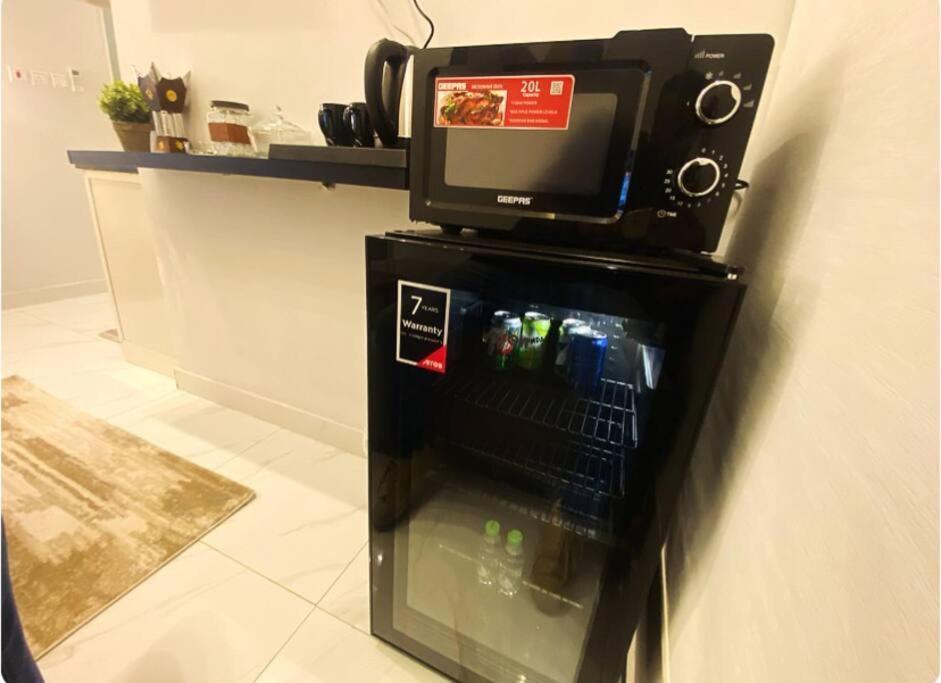 Luxury 1 BR Boulevard world 10 Min Nearby