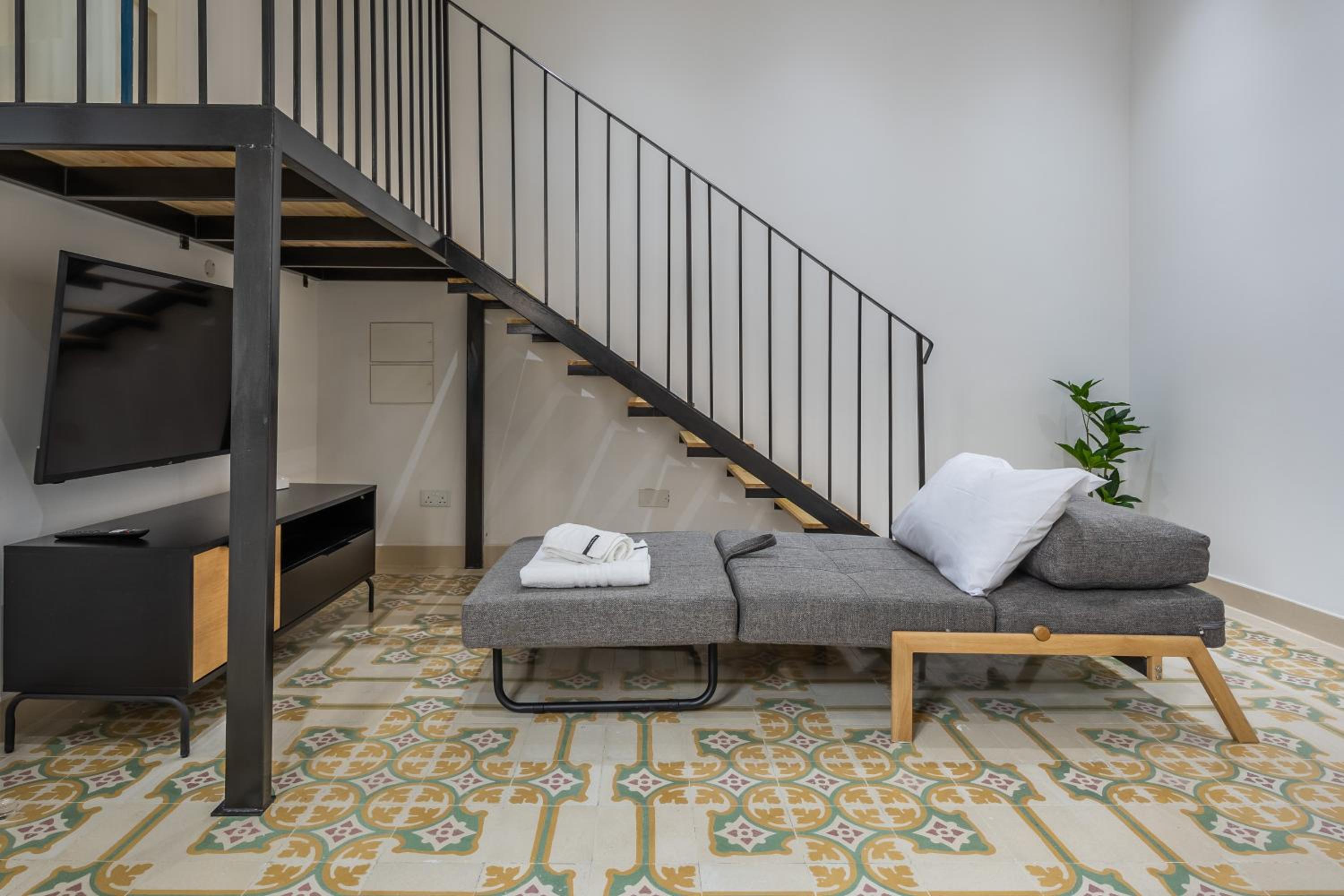 New & elegent apartment just 5 min walk to the Capital by SF HOMES view 2