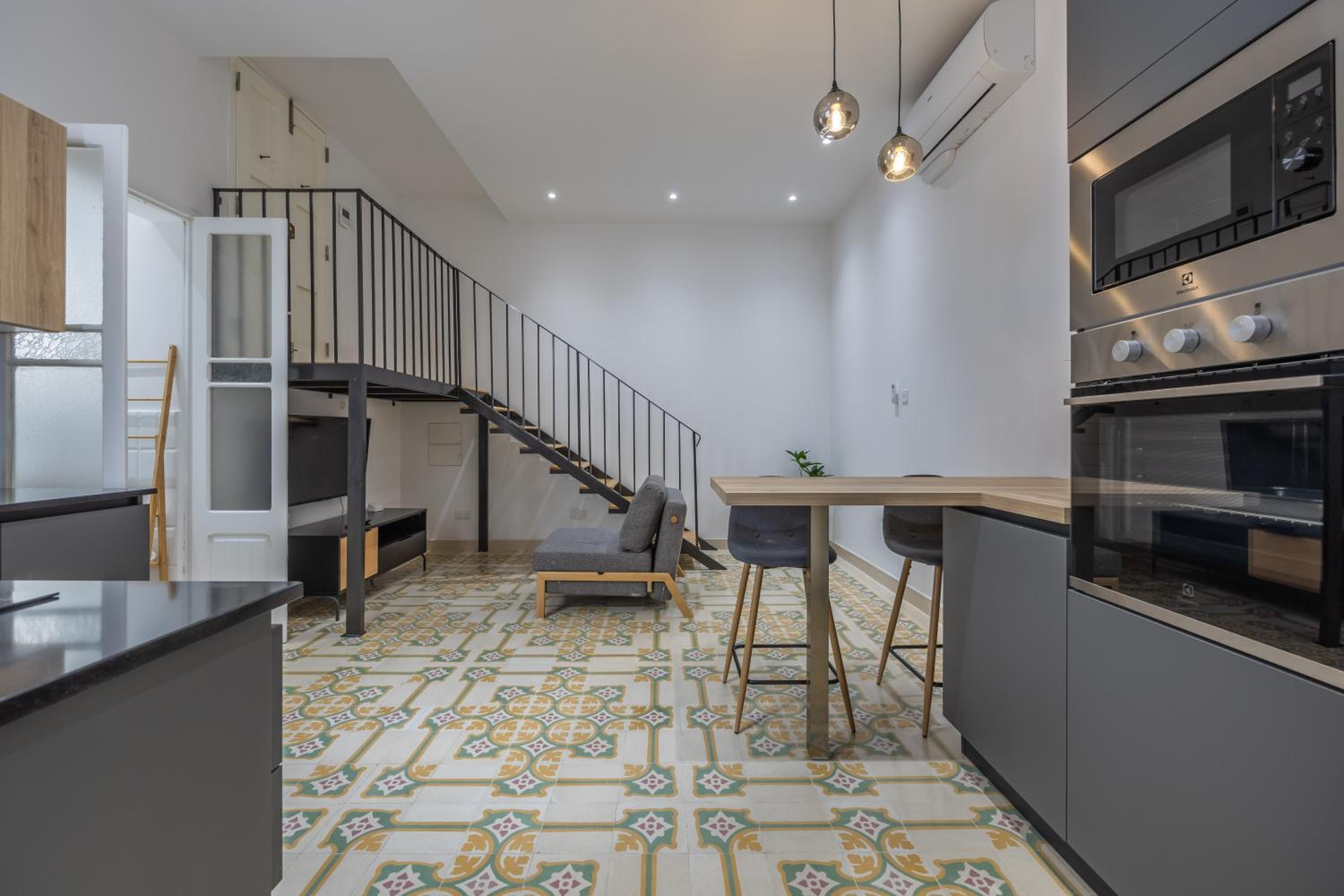 New & elegent apartment just 5 min walk to the Capital by SF HOMES view 5