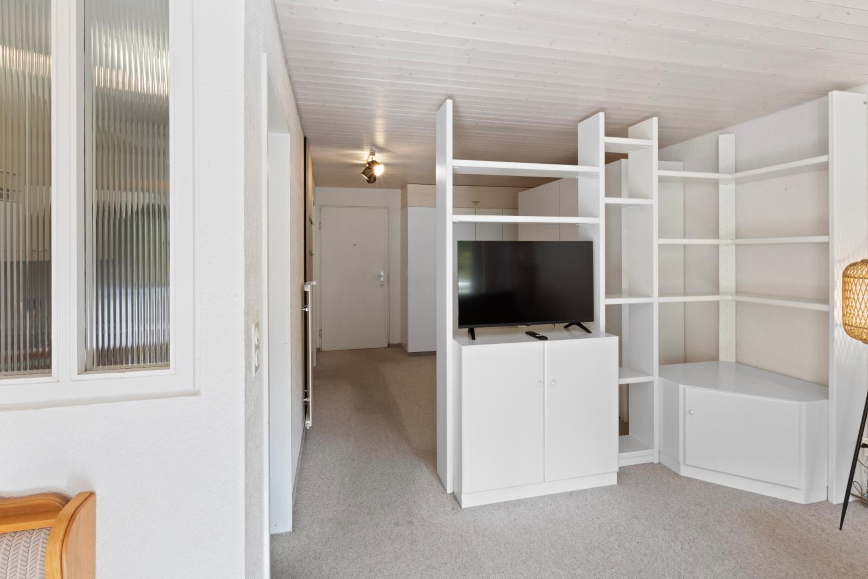 Studio lumineux avec vue sur les montagnes
