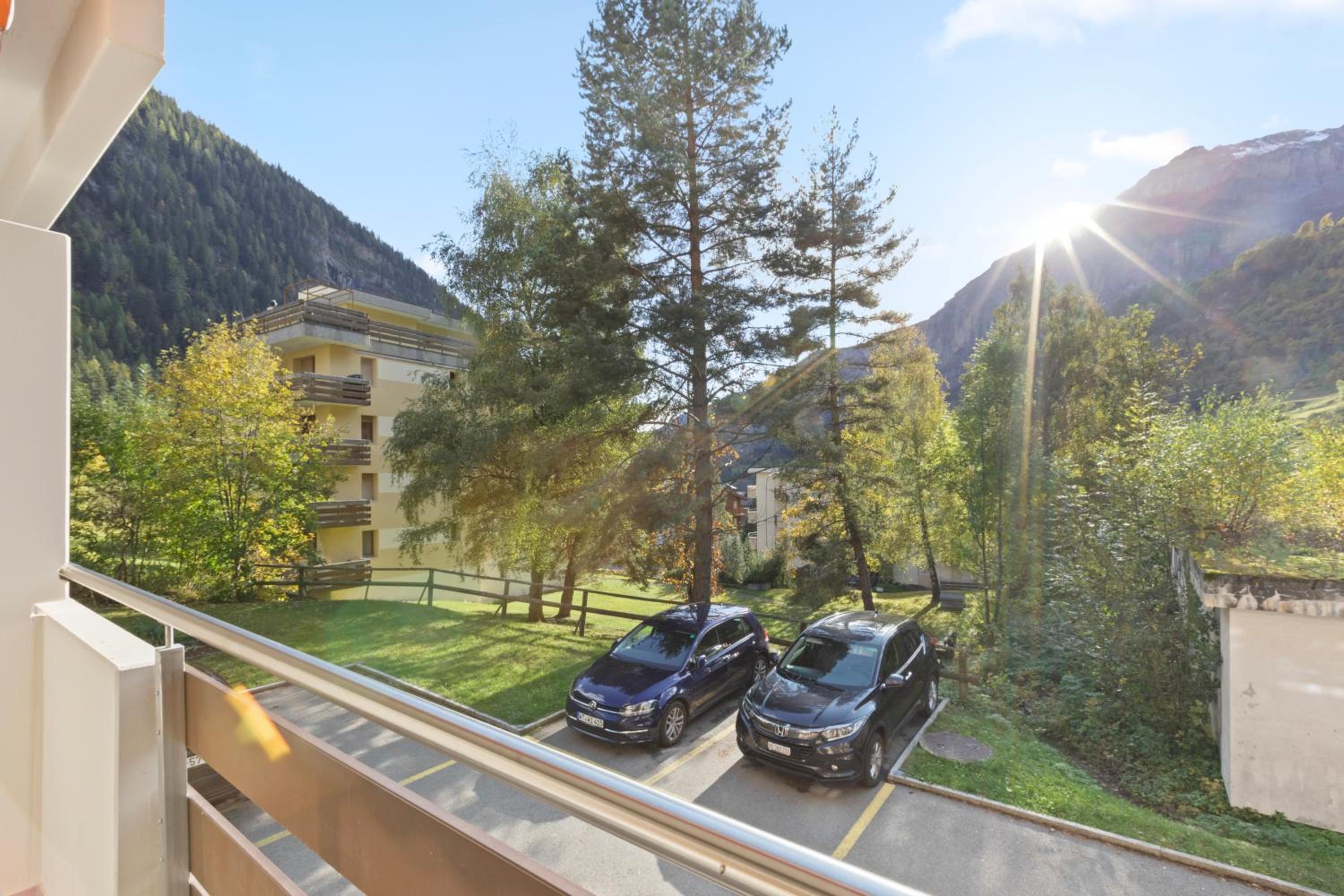 Studio lumineux avec vue sur les montagnes