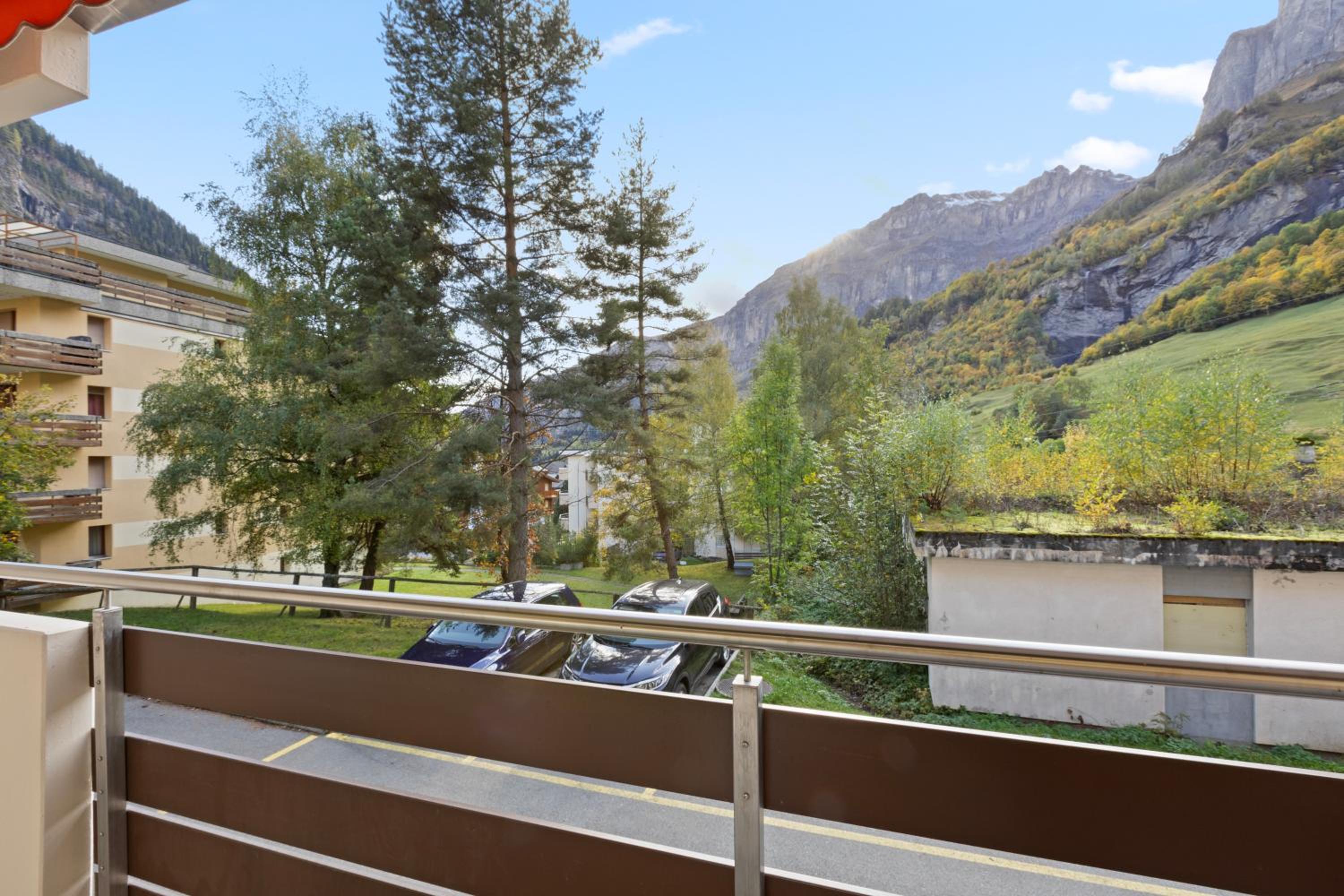 Studio lumineux avec vue sur les montagnes