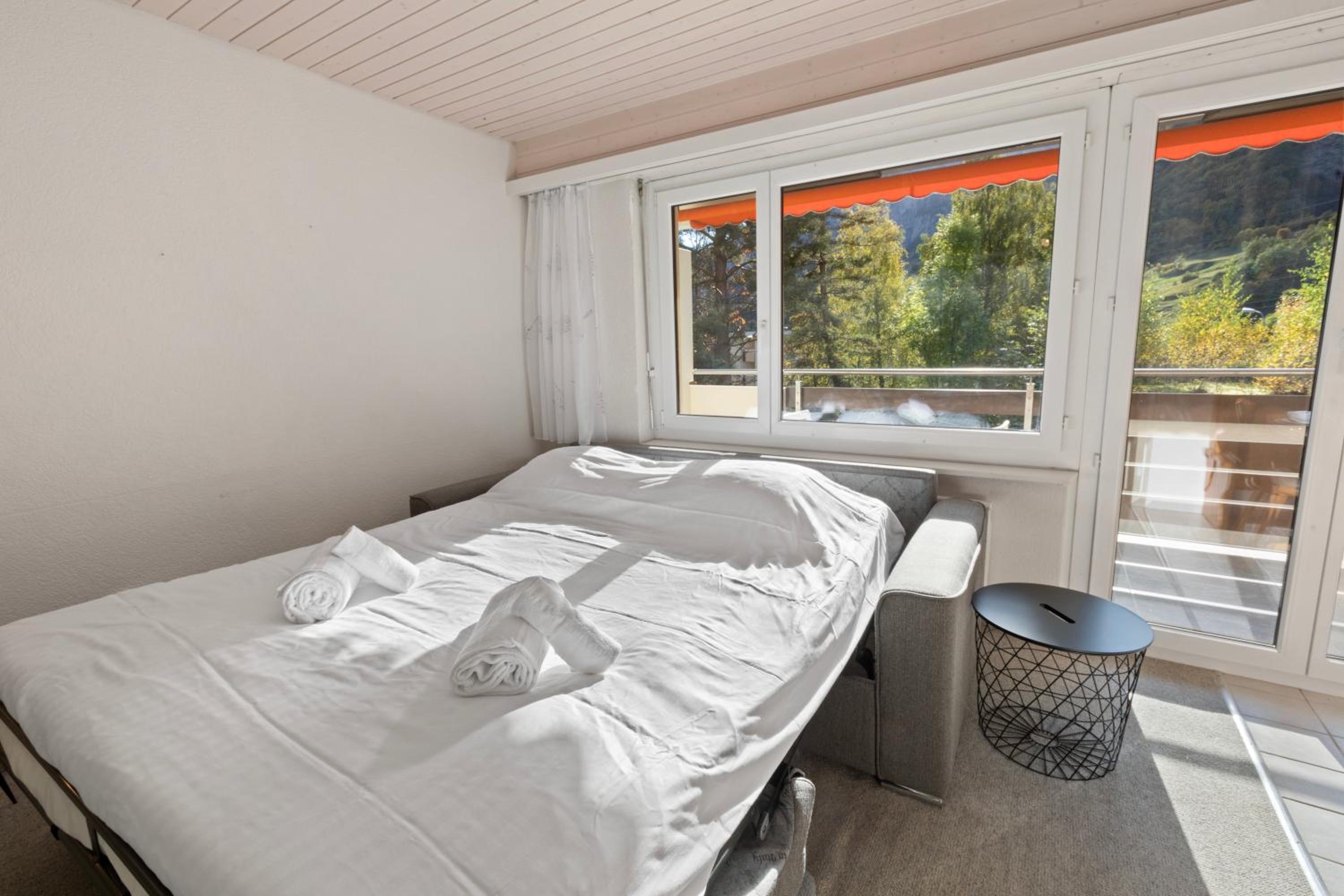 Studio lumineux avec vue sur les montagnes