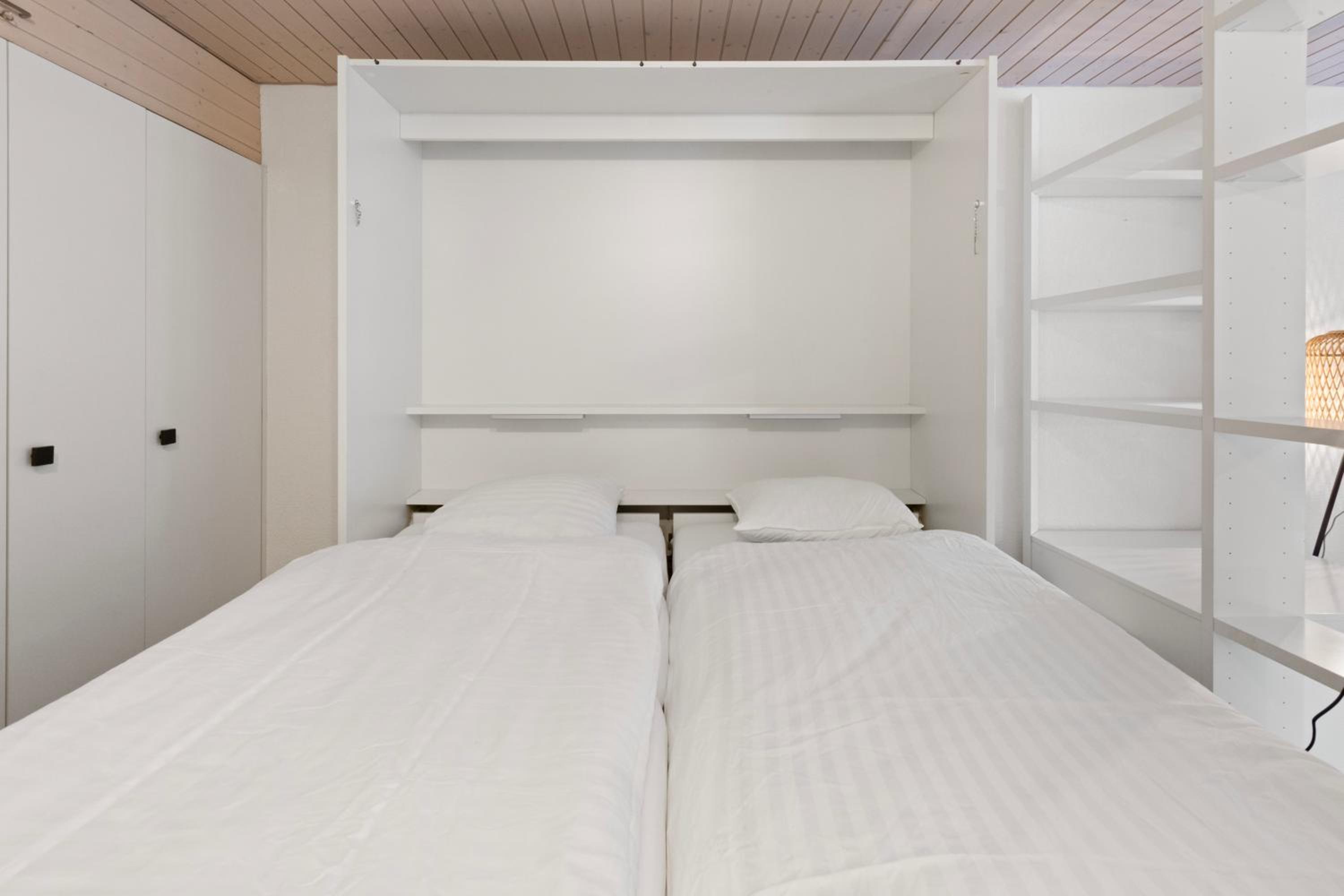 Studio lumineux avec vue sur les montagnes