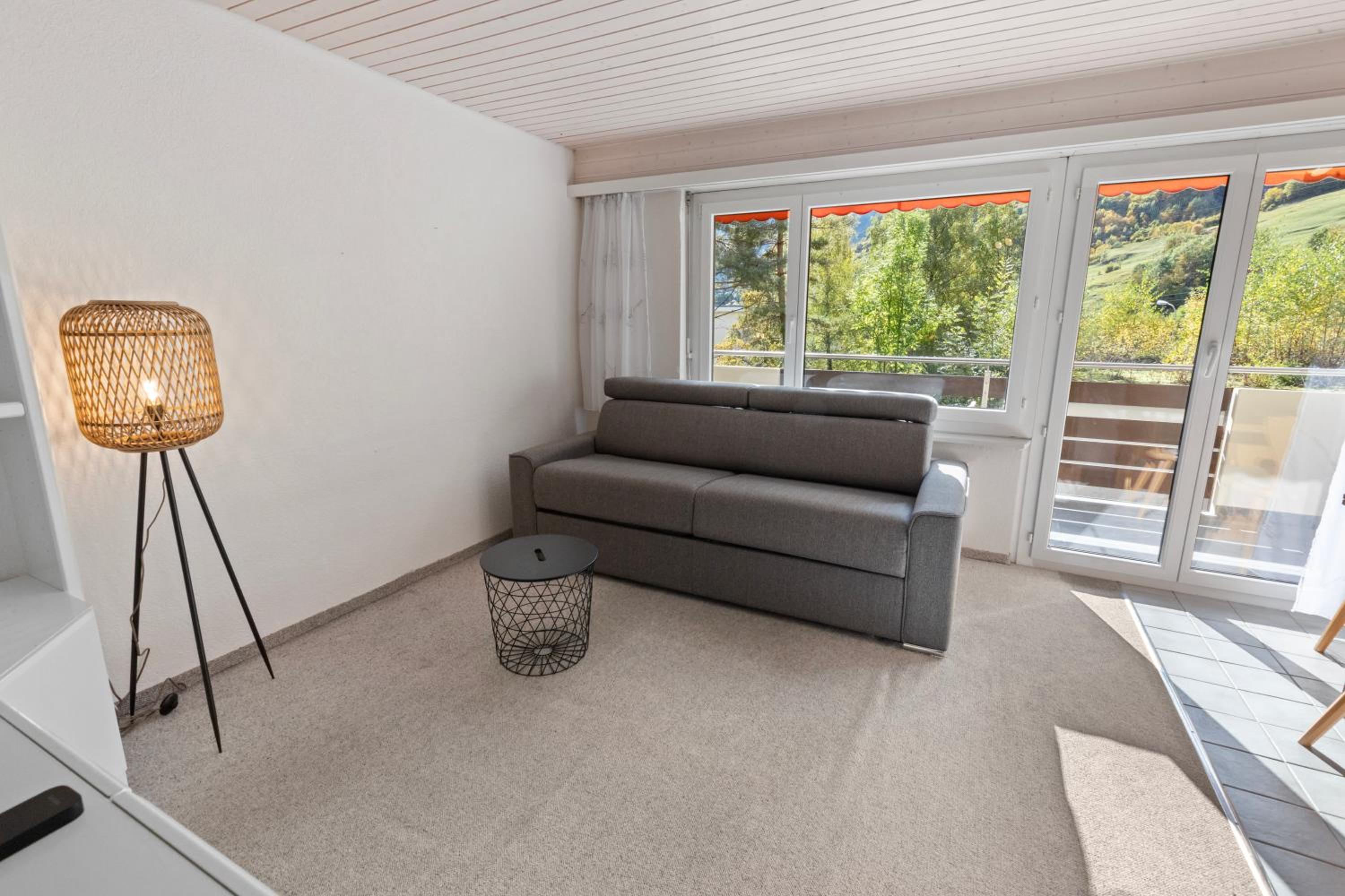 Studio lumineux avec vue sur les montagnes