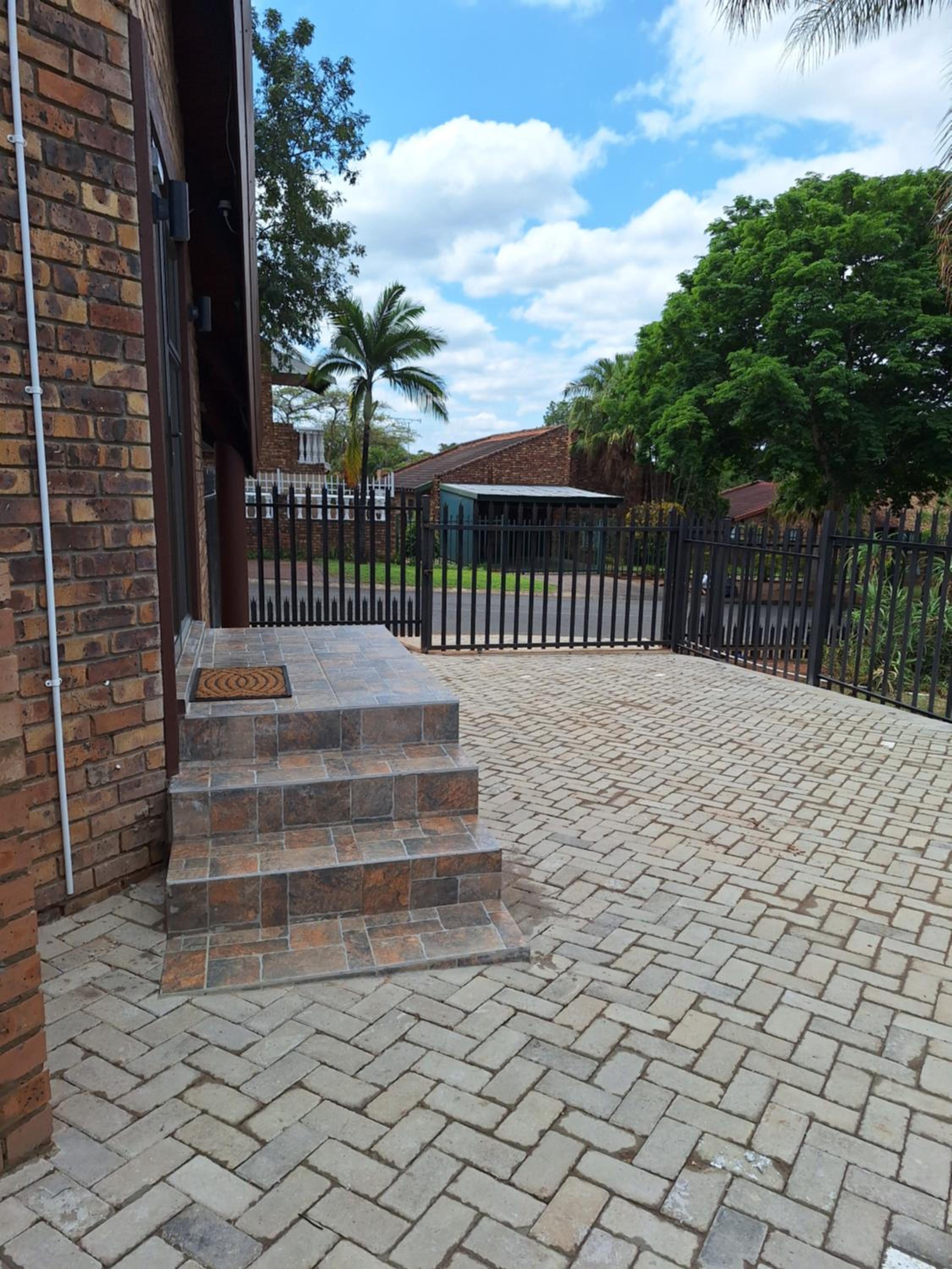 Edel's Nest Nelspruit view 2