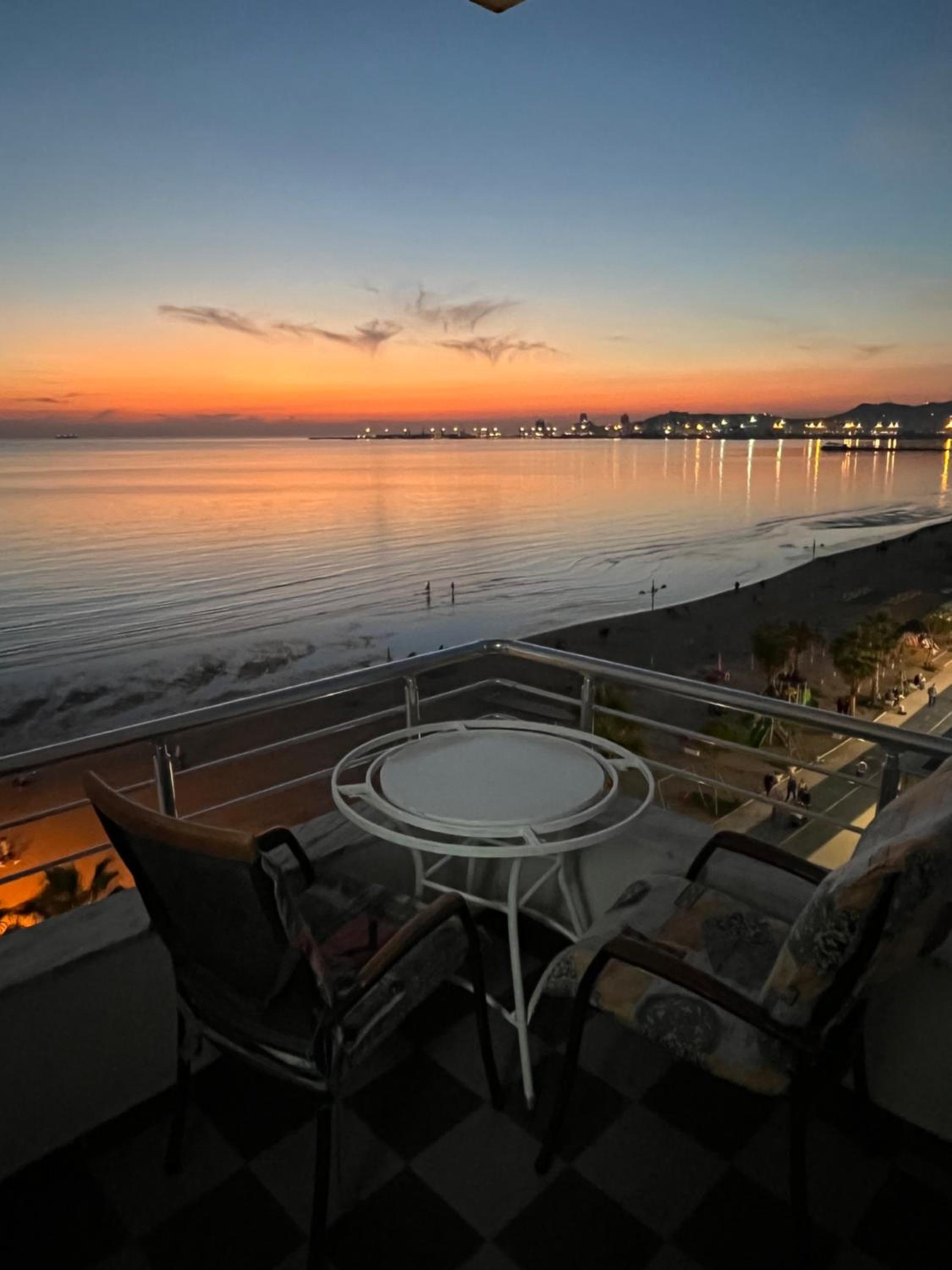 Sun, Sea and Serenity - Beachfront Apt with Sunset Views and Soothing Waves