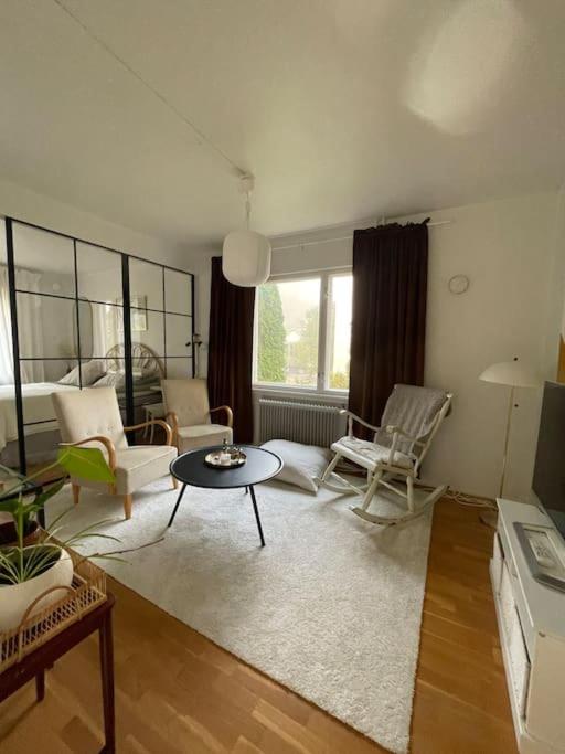 2 bedroom house central Parainen