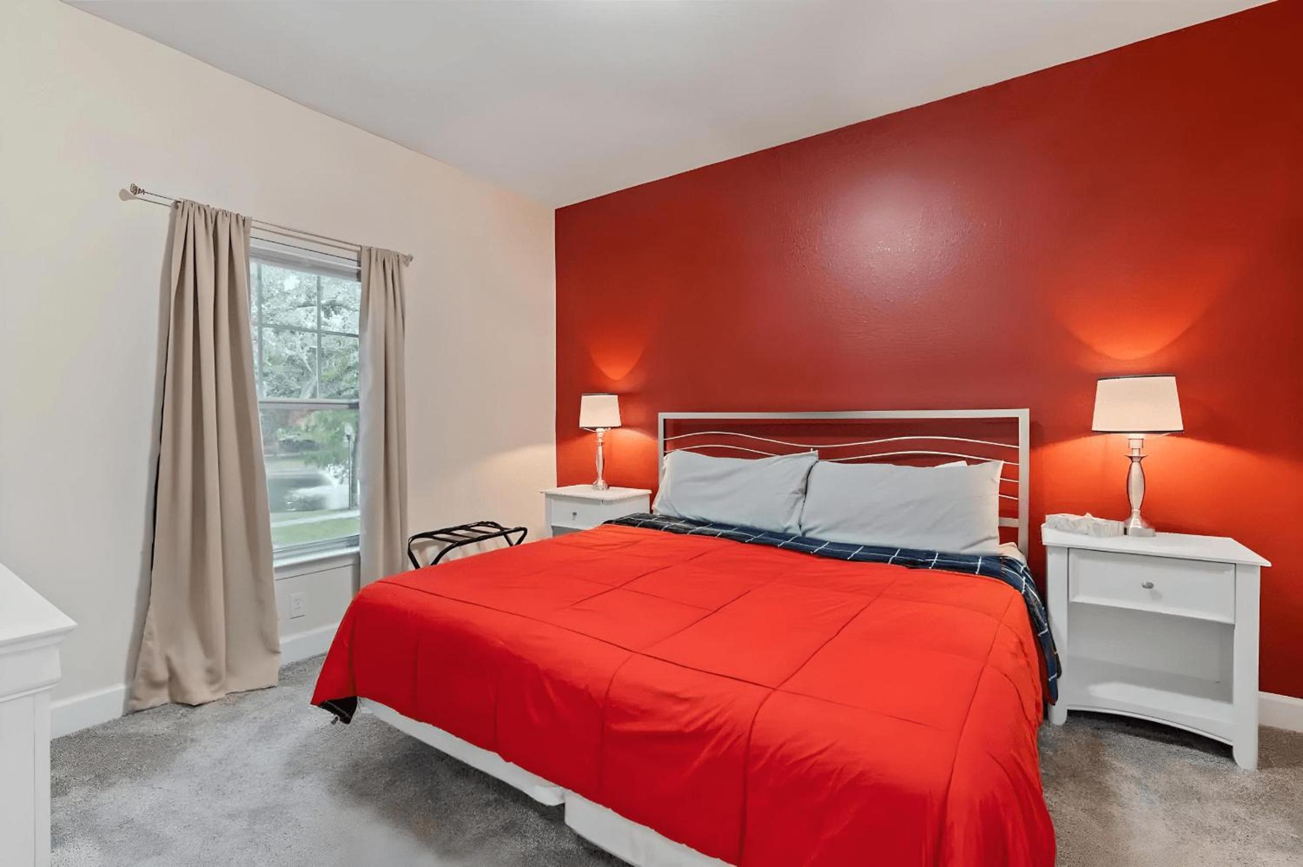 4BR Gated Home Near Disney, Sleeps 10 view 3
