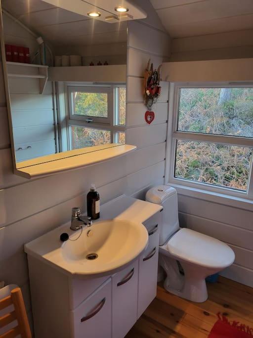 Cabin on an beautiful island with a sea view view 4