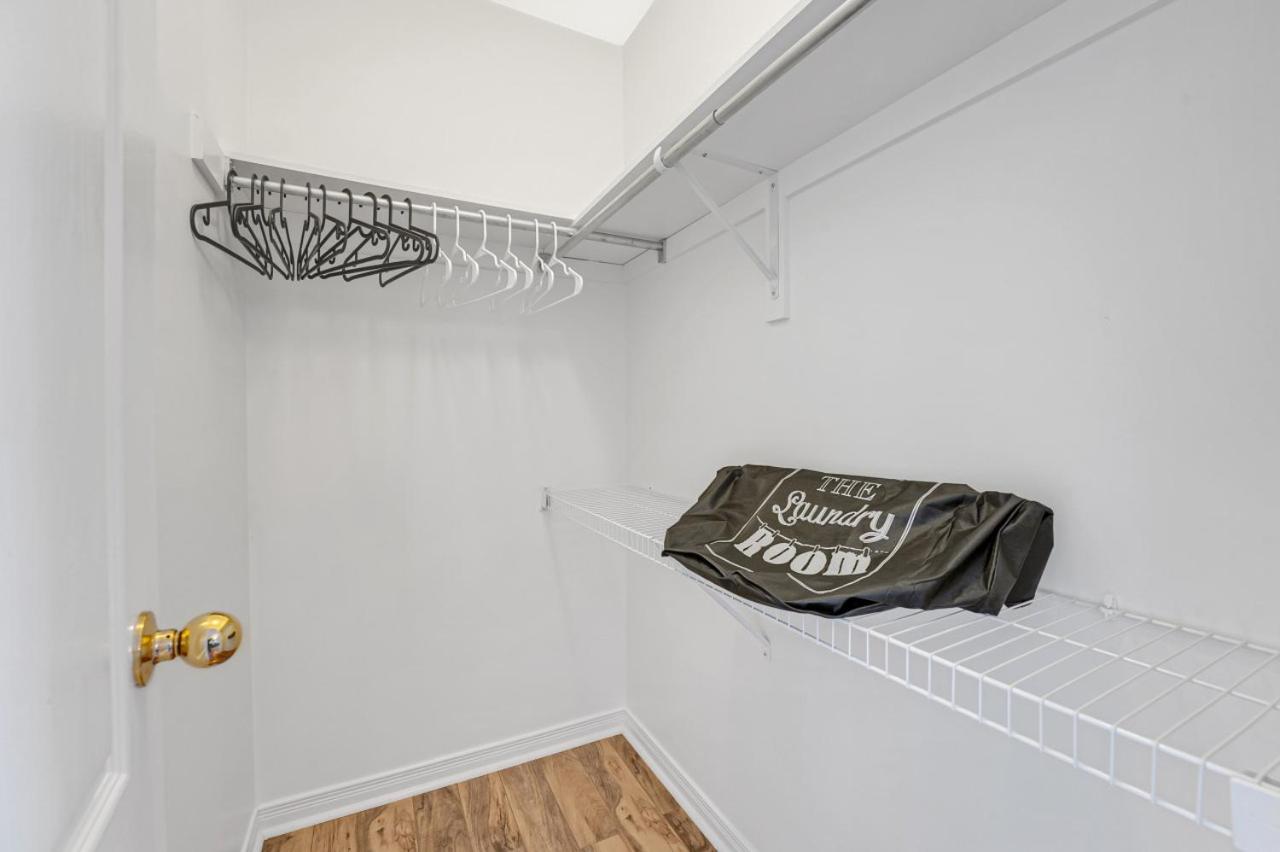 Elegant 3Bedroom with Smart TV and Backyard