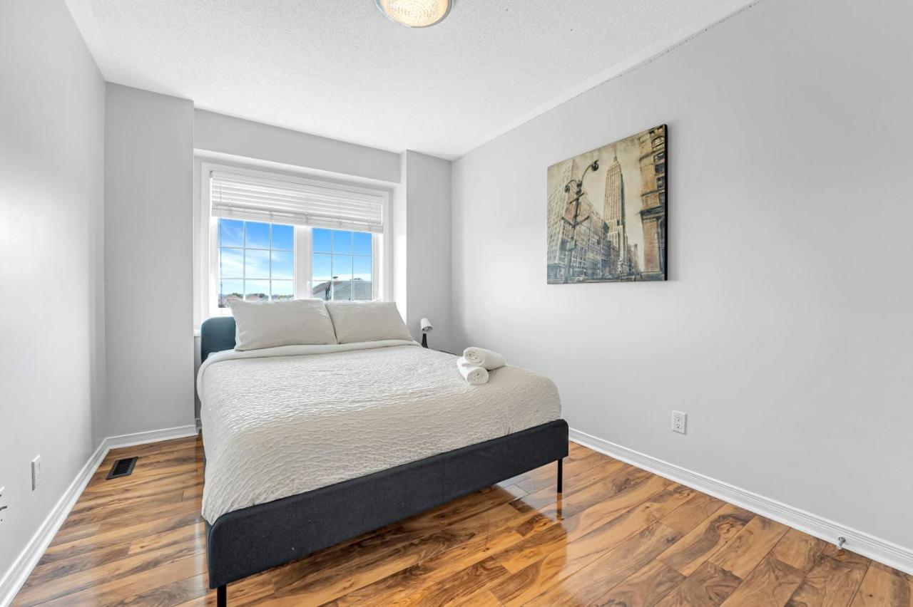 Elegant 3Bedroom with Smart TV and Backyard