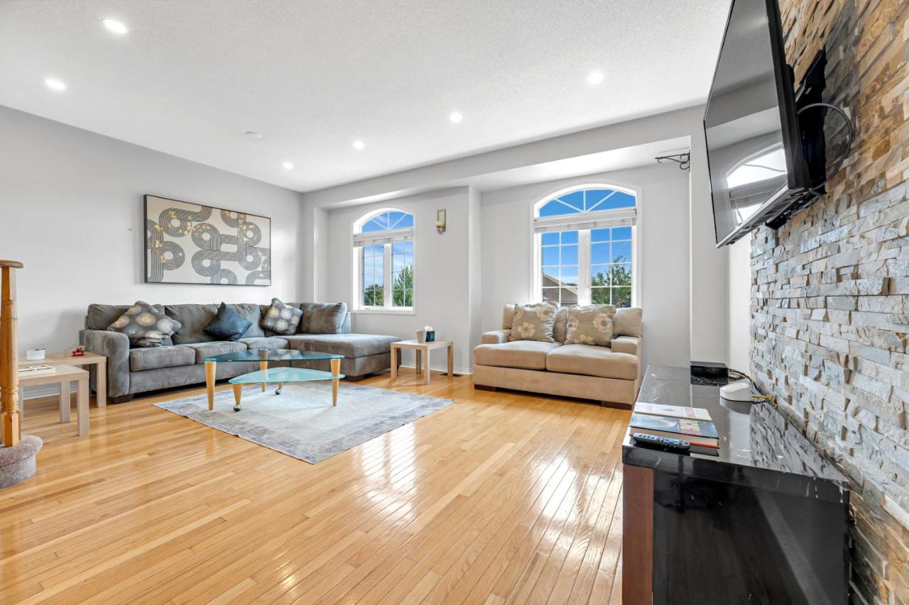 Elegant 3Bedroom with Smart TV and Backyard