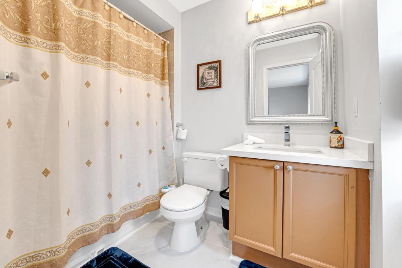 Elegant 3Bedroom with Smart TV and Backyard