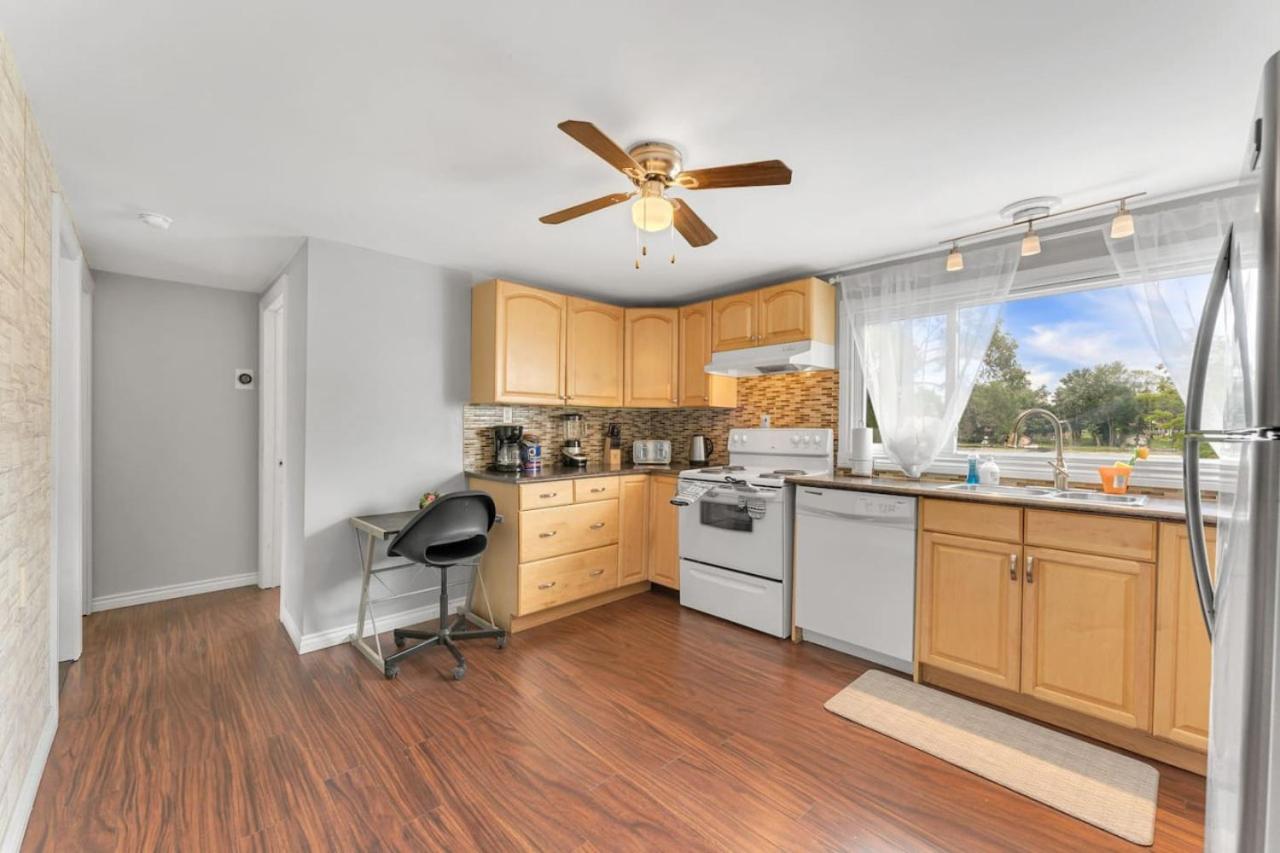Grill and Chill 4BR Bayside Sunroom Oasis