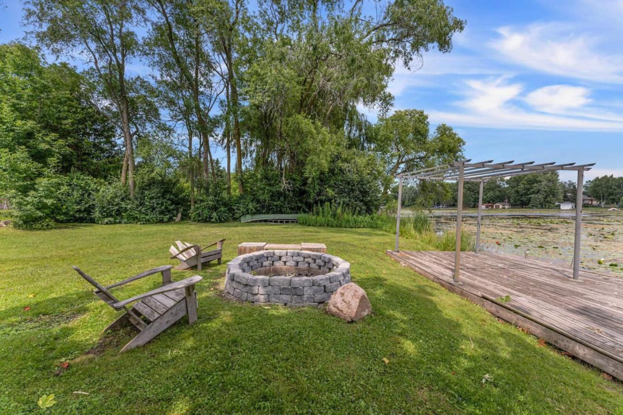 Grill and Chill 4BR Bayside Sunroom Oasis
