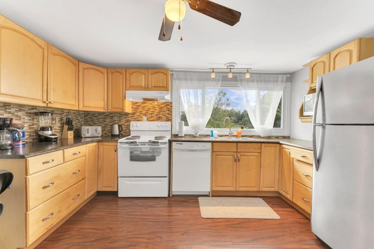 Grill and Chill 4BR Bayside Sunroom Oasis