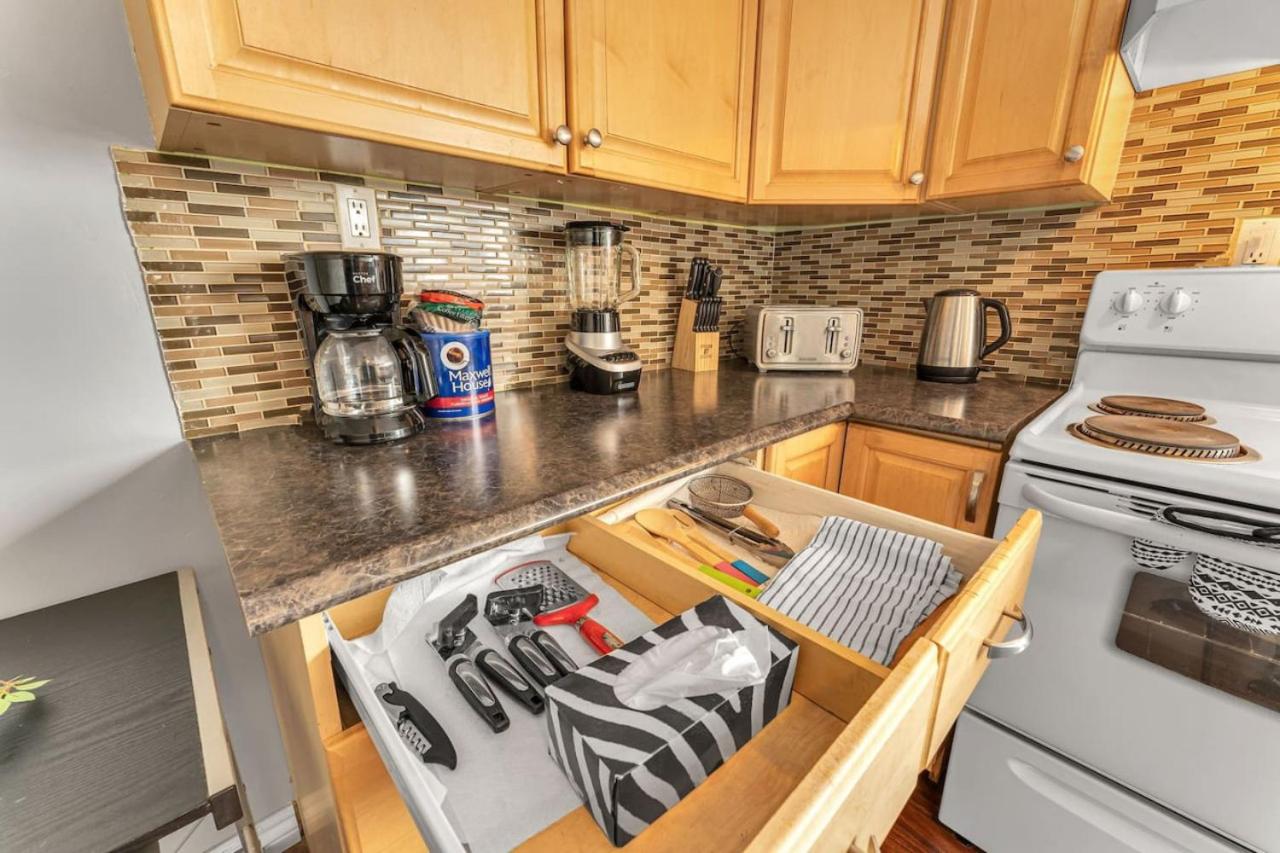Grill and Chill 4BR Bayside Sunroom Oasis