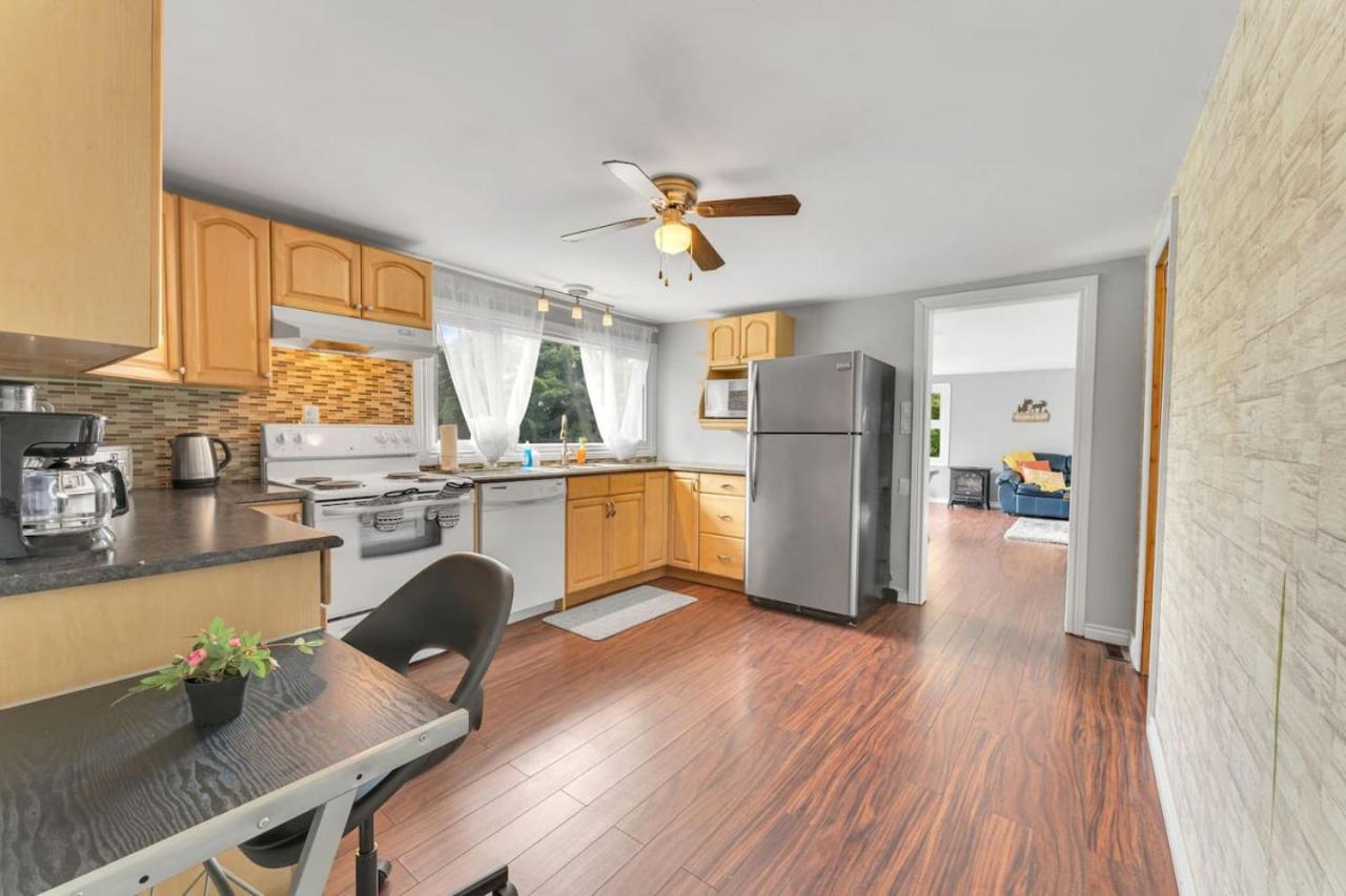 Grill and Chill 4BR Bayside Sunroom Oasis