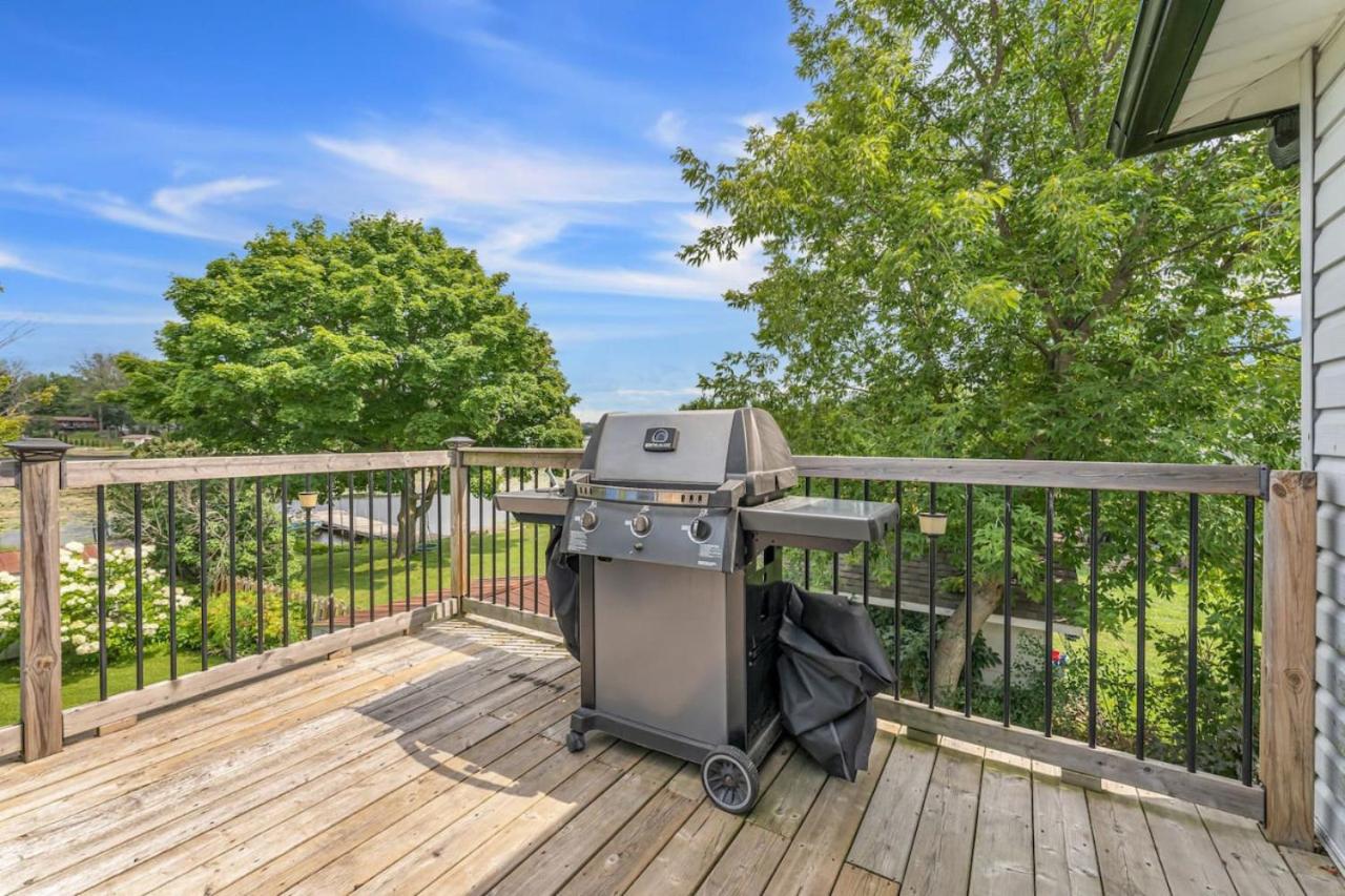 Grill and Chill 4BR Bayside Sunroom Oasis