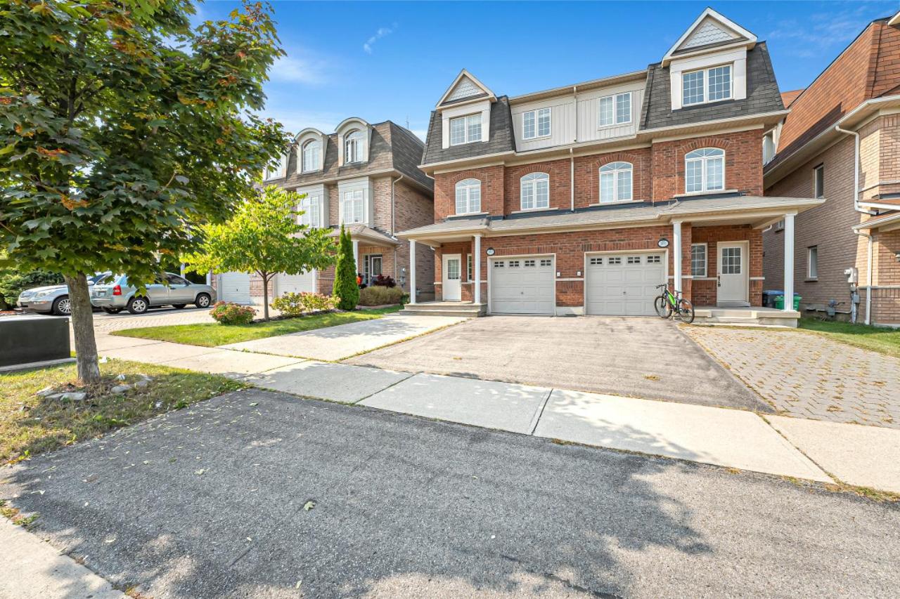 Elegant 3Bedroom with Smart TV and Backyard