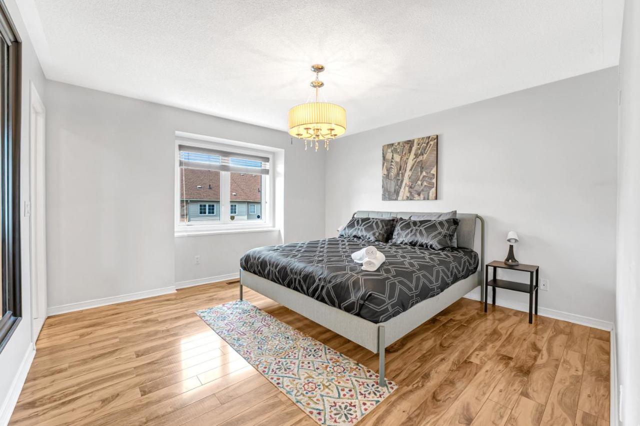 Elegant 3Bedroom with Smart TV and Backyard