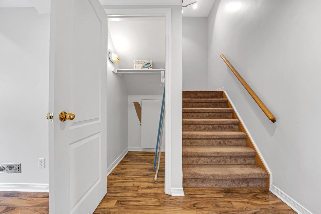 Elegant 3Bedroom with Smart TV and Backyard
