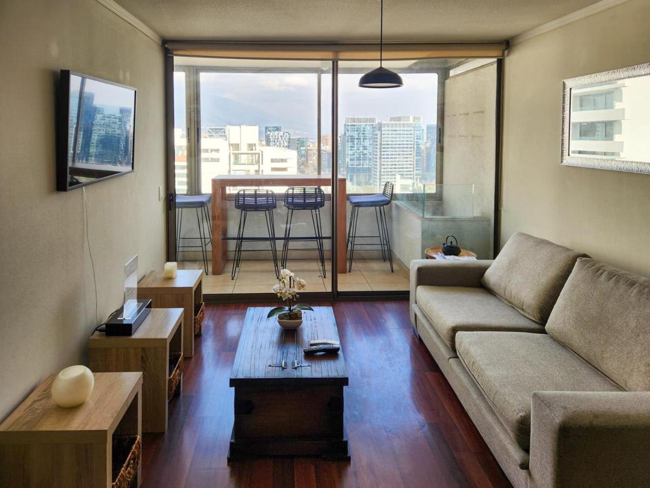 Kennedy Retreat 1BR With Parking Smart TV Pool & Gym