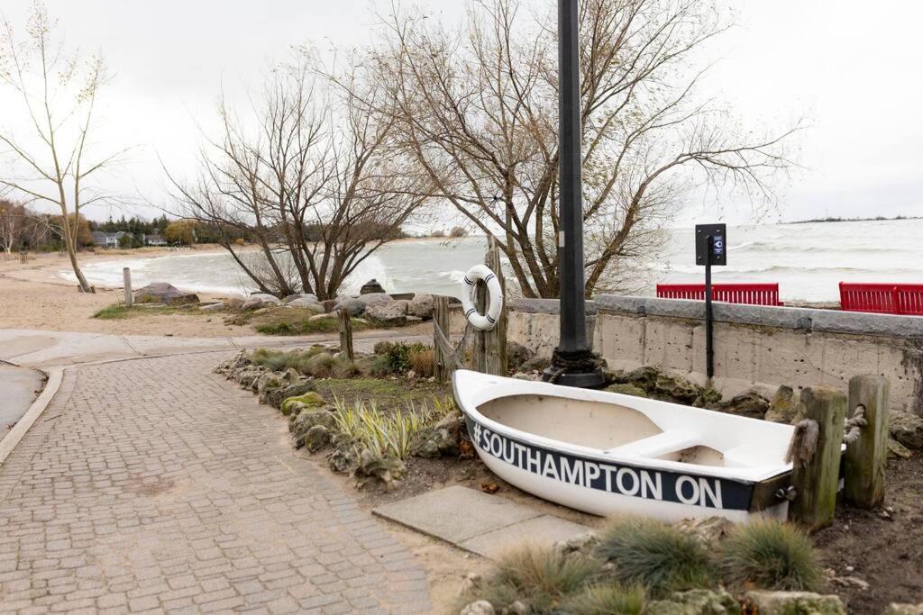 Cozy Waterfront Cottage