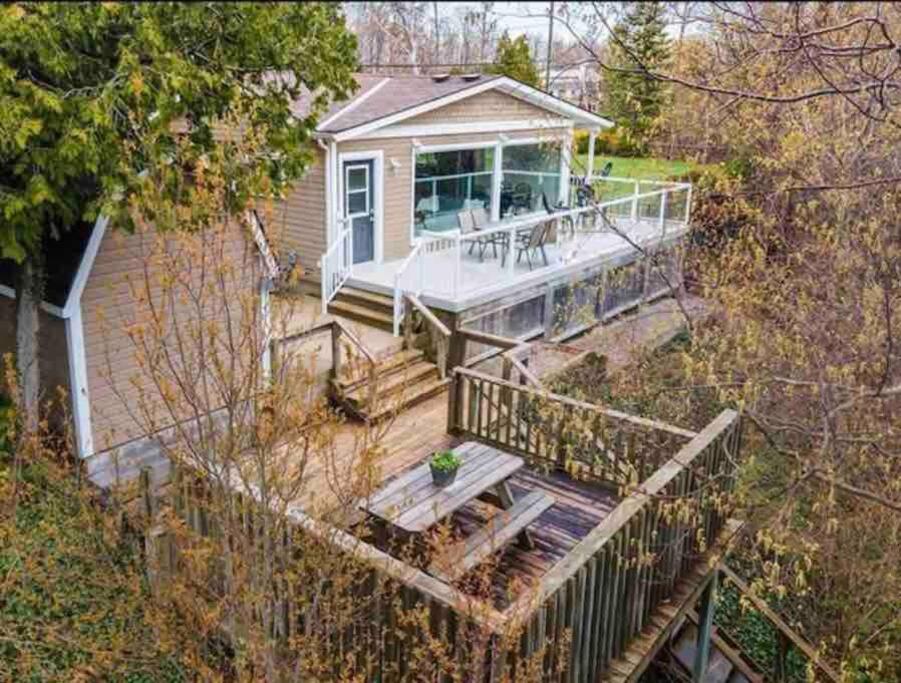 Cozy Waterfront Cottage