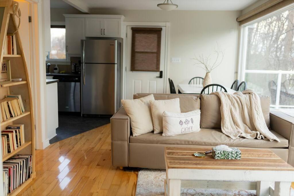 Cozy Waterfront Cottage