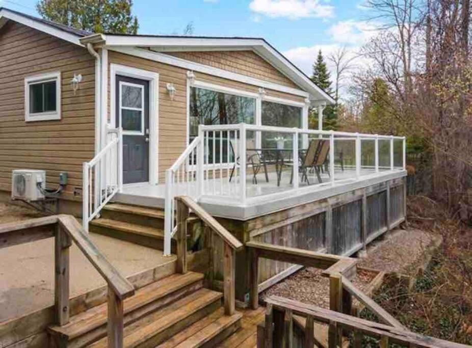 Cozy Waterfront Cottage