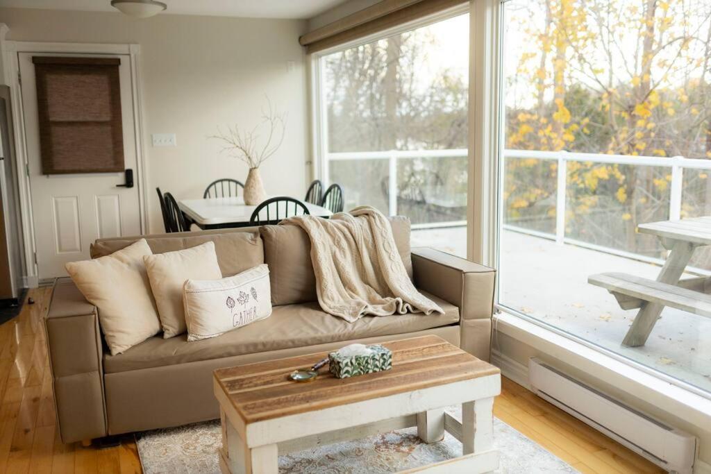 Cozy Waterfront Cottage
