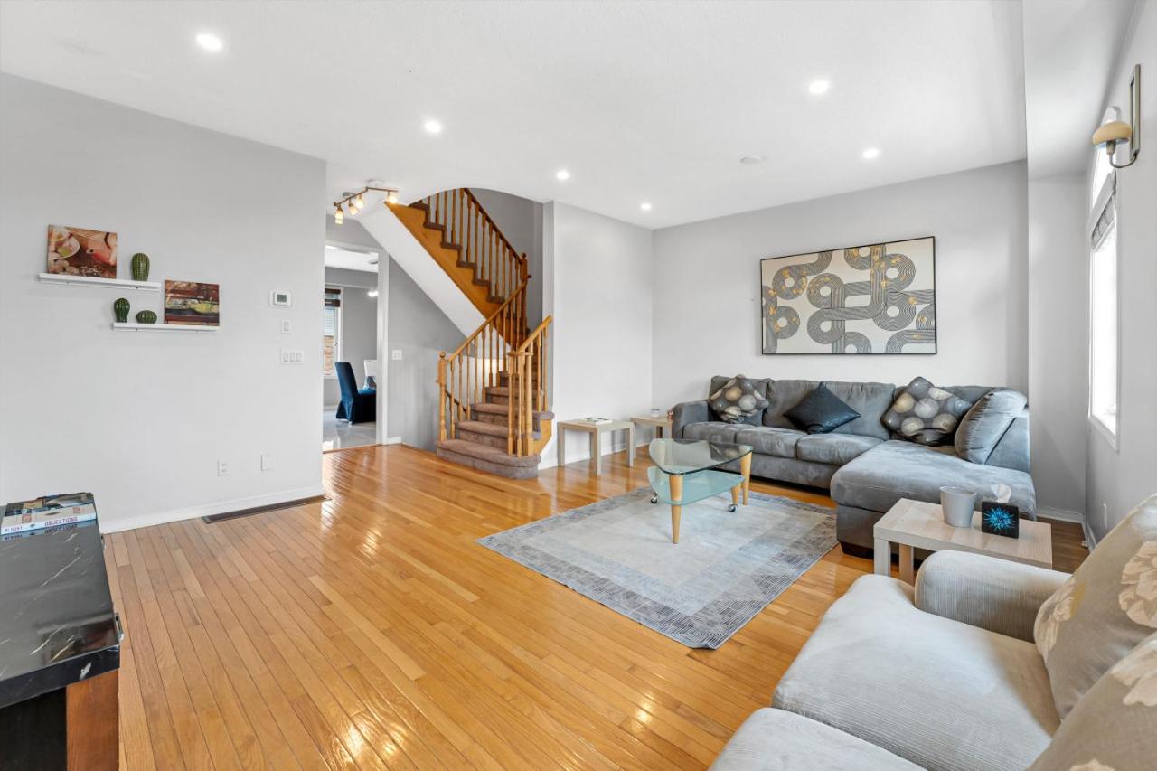 Elegant 3Bedroom with Smart TV and Backyard