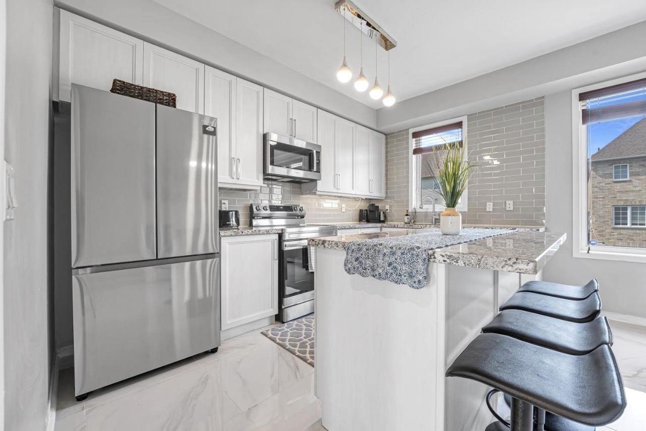 Elegant 3Bedroom with Smart TV and Backyard
