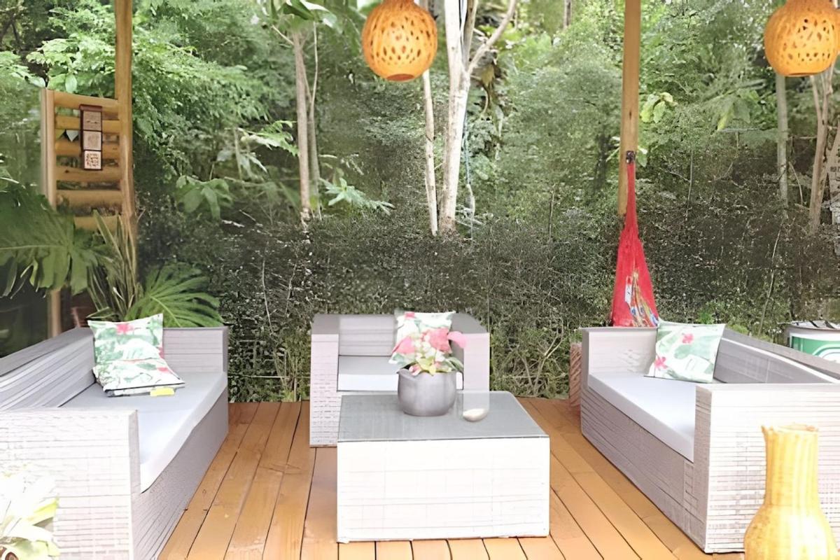 CASA PARIS · piscina aquecida, em condomínio, 4 suítes maravilhosa