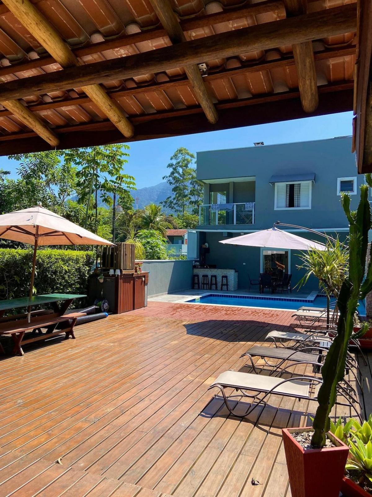 CASA PARIS · piscina aquecida, em condomínio, 4 suítes maravilhosa