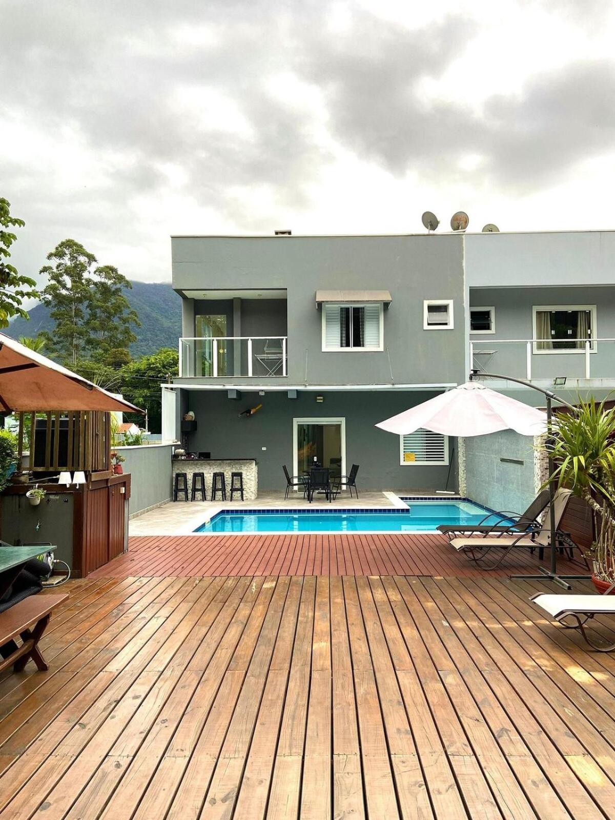 CASA PARIS · piscina aquecida, em condomínio, 4 suítes maravilhosa