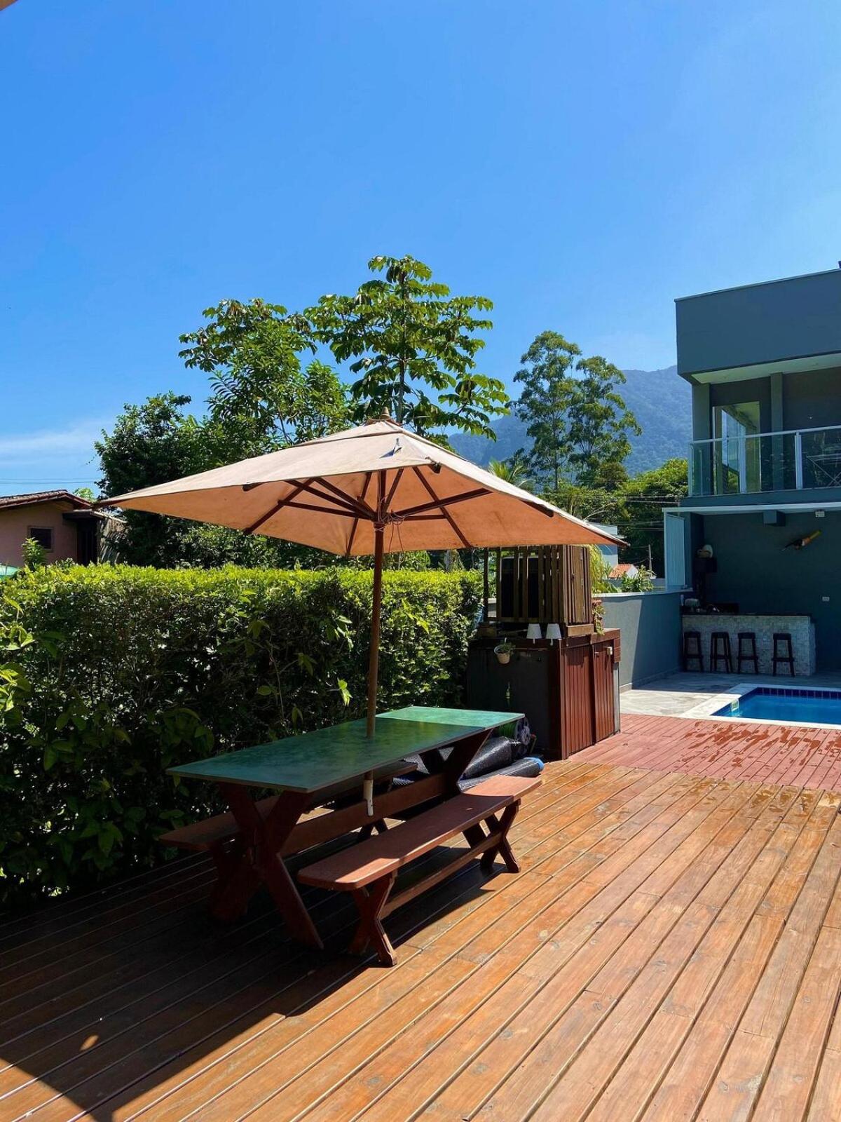 CASA PARIS · piscina aquecida, em condomínio, 4 suítes maravilhosa