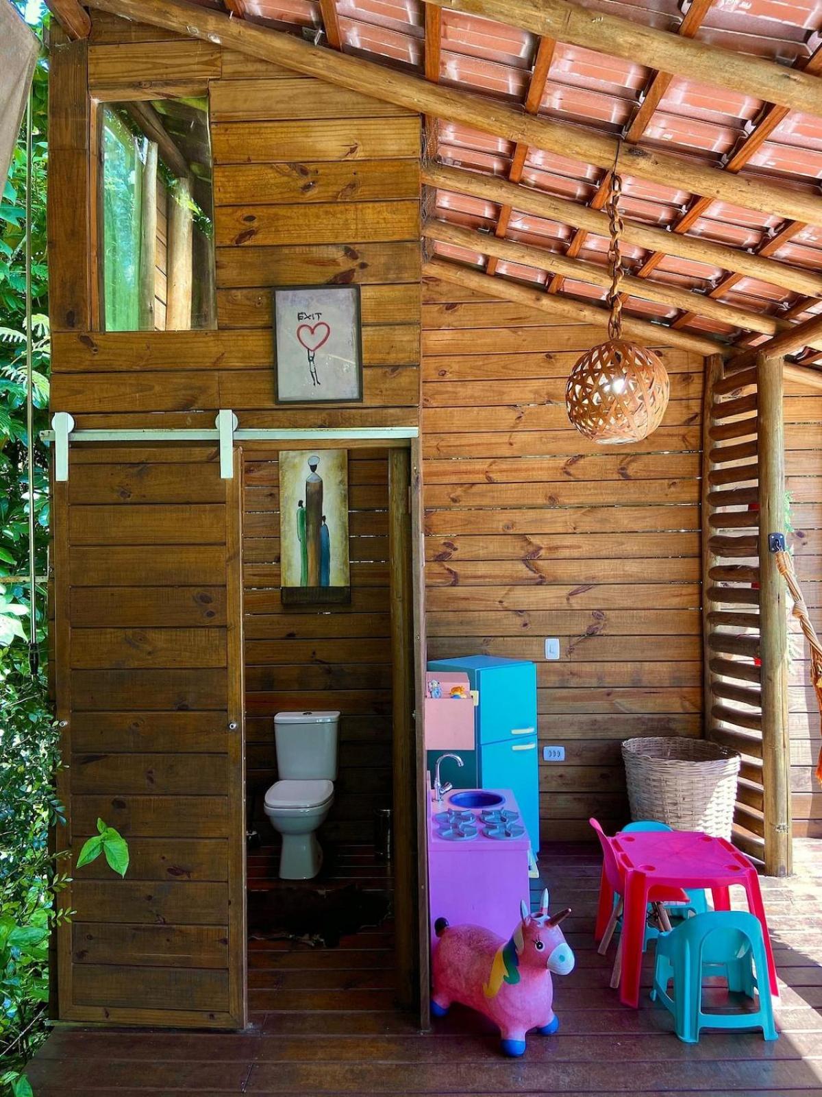CASA PARIS · piscina aquecida, em condomínio, 4 suítes maravilhosa