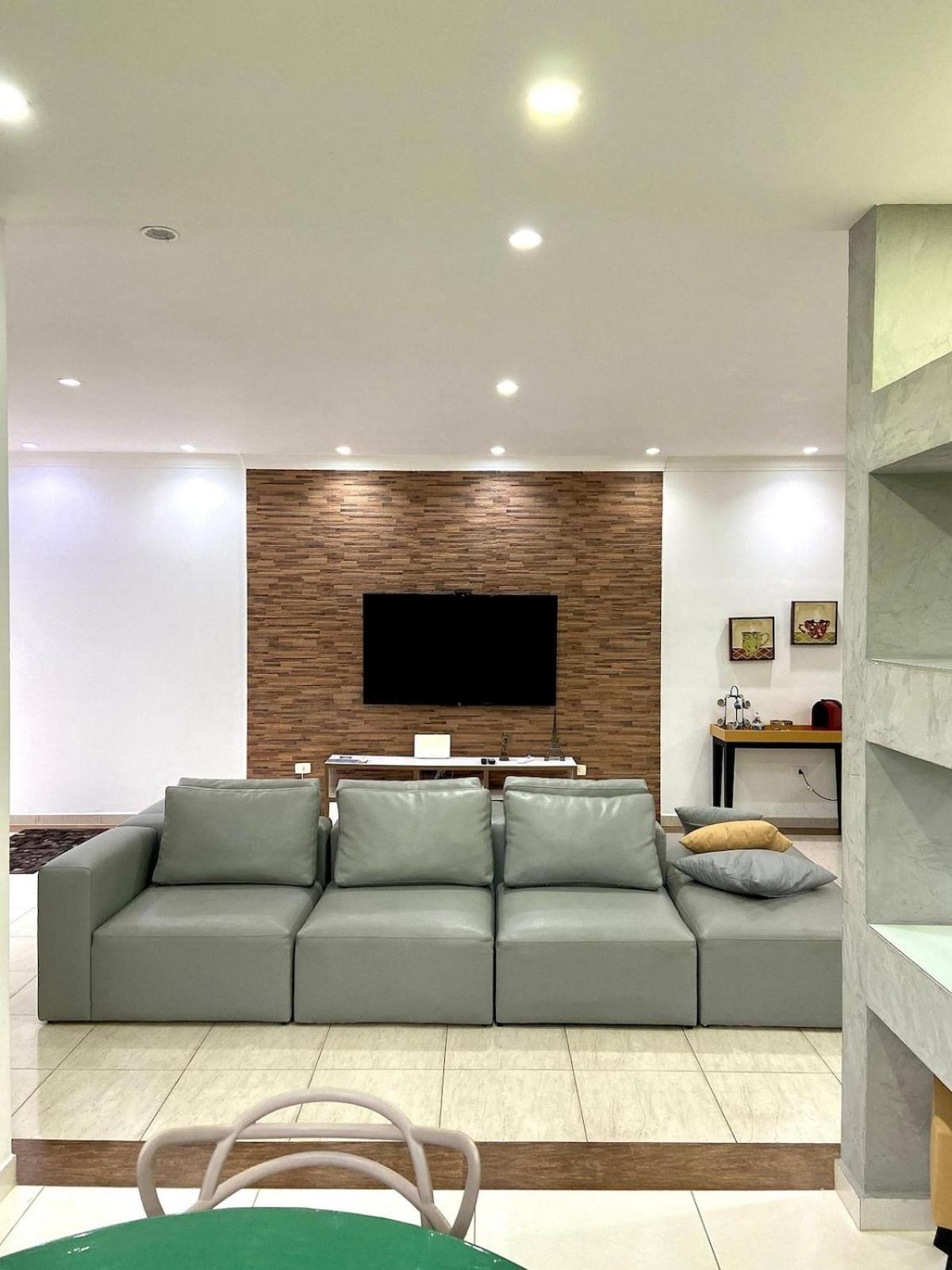 CASA PARIS · piscina aquecida, em condomínio, 4 suítes maravilhosa