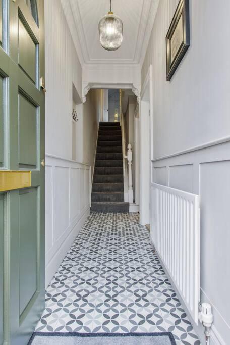 City Centre Mid-Terrace Victorian Townhouse view 2